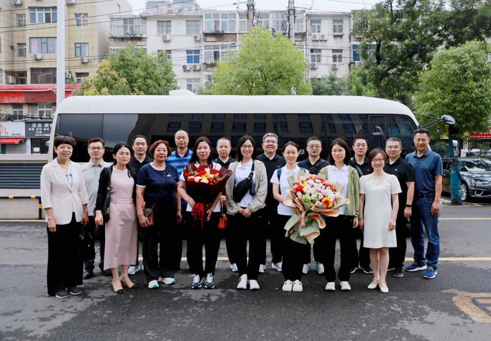 中国援埃塞俄比亚第26批医疗队平顶山队员合影.jpg